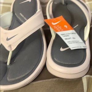 NWOT Nike Flip Flops Comfort Footbed